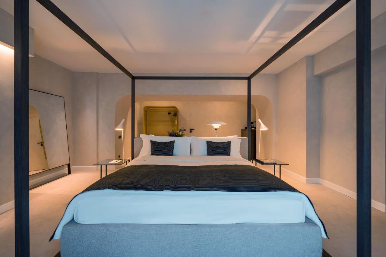 Hotel Monograph Freedom Square Tbilisi Exteriér fotografie A bedroom at the hotel