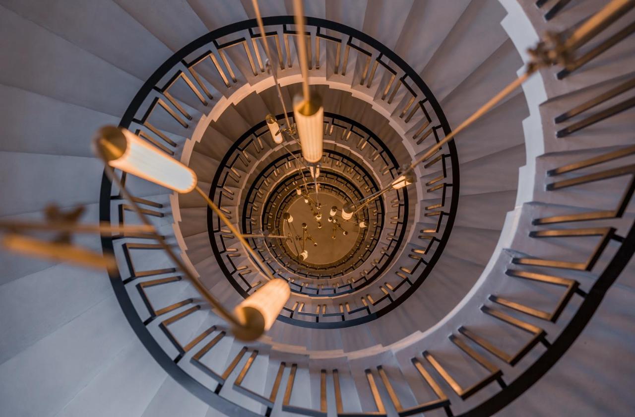 Hotel Monograph Freedom Square Tbilisi Exteriér fotografie Spiral staircase