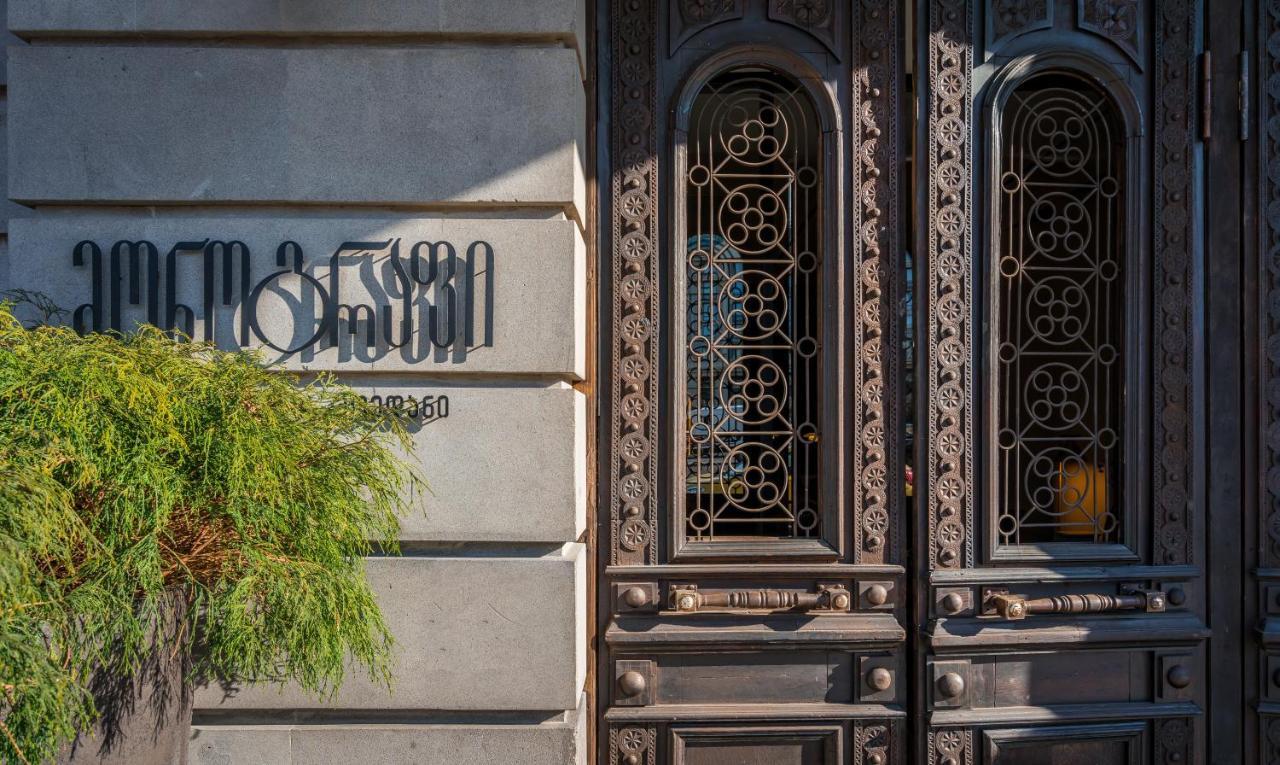 Hotel Monograph Freedom Square Tbilisi Exteriér fotografie The gate of the house