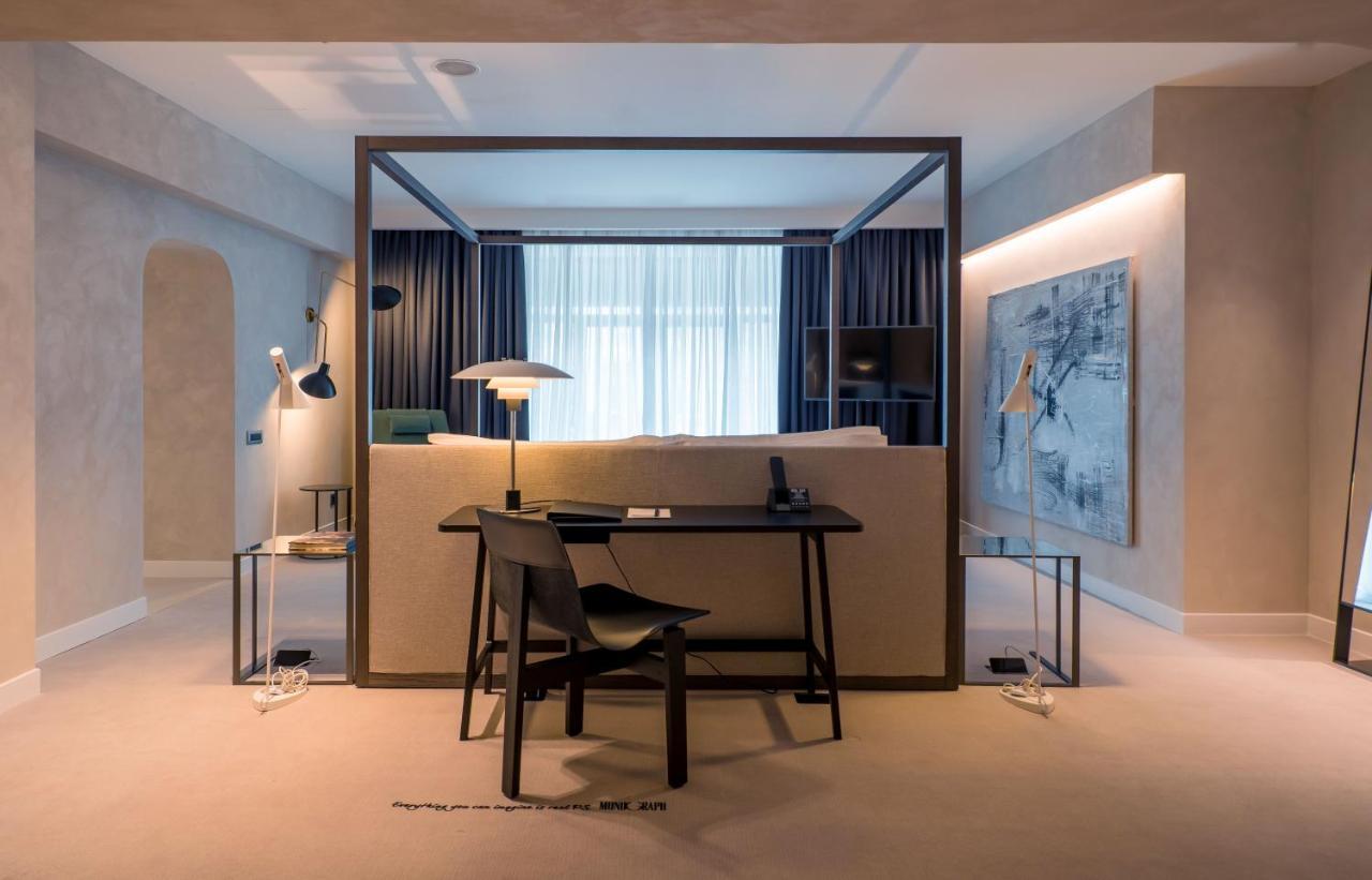 Hotel Monograph Freedom Square Tbilisi Exteriér fotografie A room at the hotel